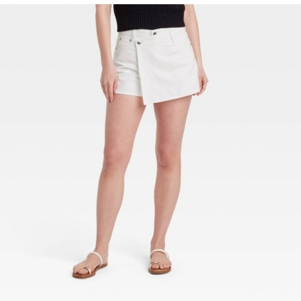 NWT Universal Thread White Skort size 12